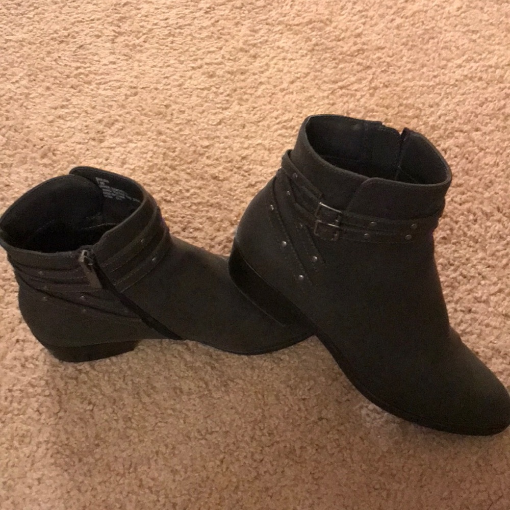 Low cut boots